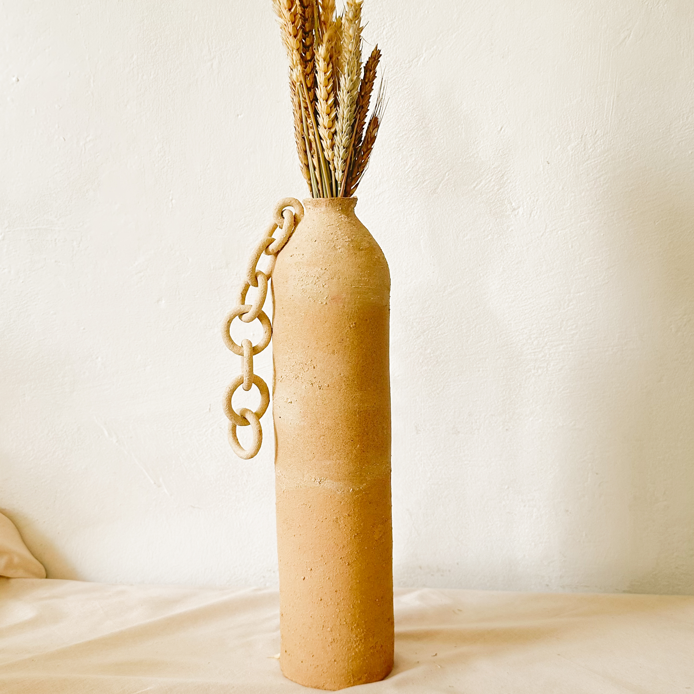 Vase Heme - en grès brut sable bords or et chaîne – Image 3